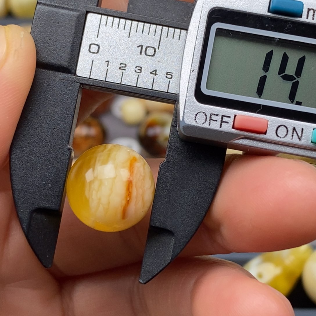 蜜蜡珠宝奇石未镶嵌