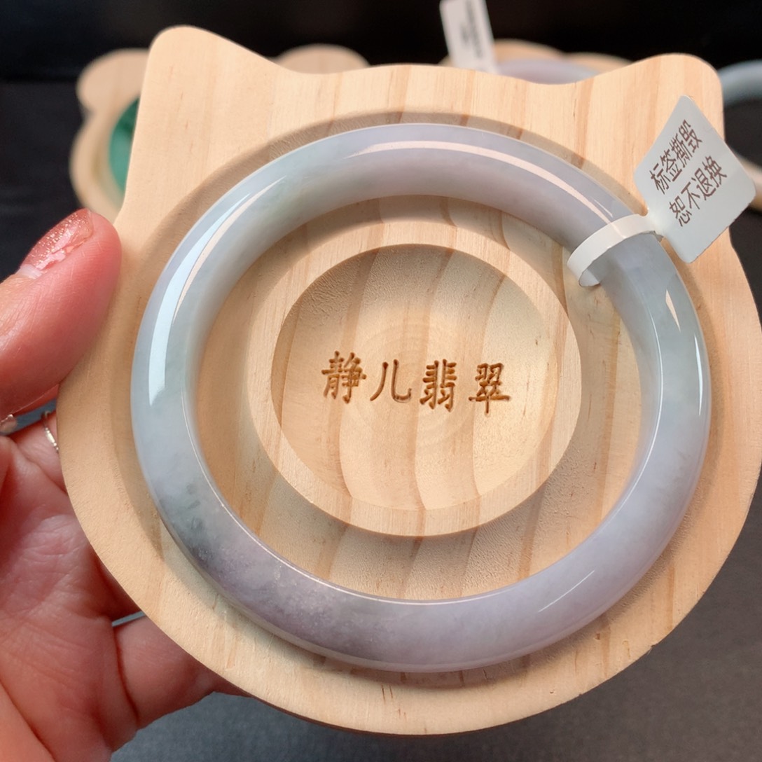 翡翠手镯未镶嵌60圈口