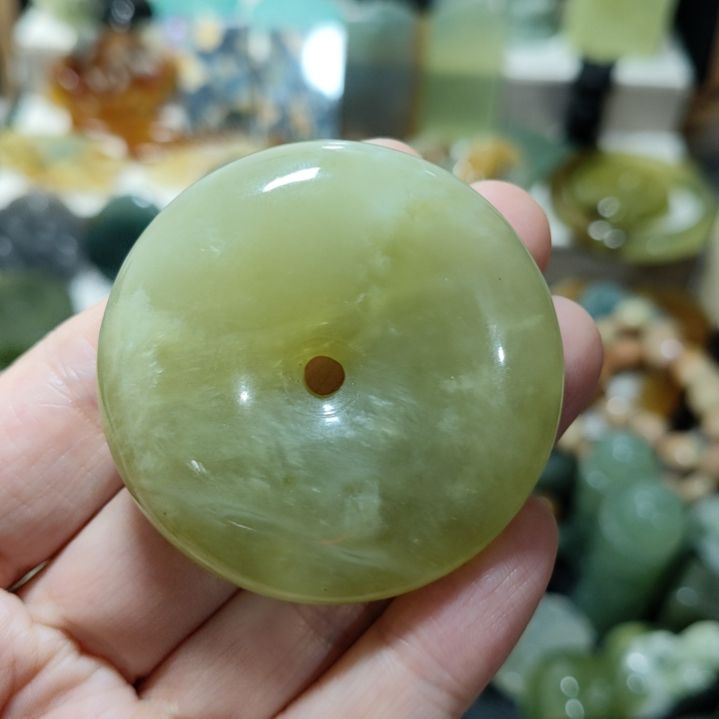 岫玉未镶嵌微瑕平安扣