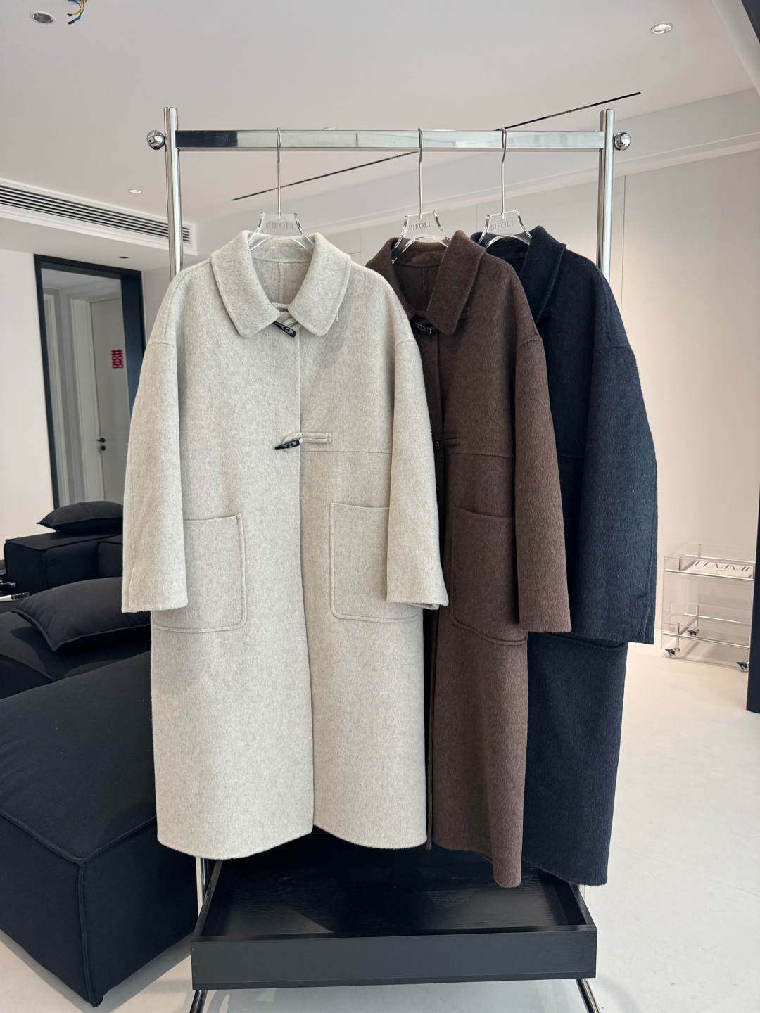 「都市轻奢」冬季翻领复古风牛角扣双面羊毛女式大衣外套