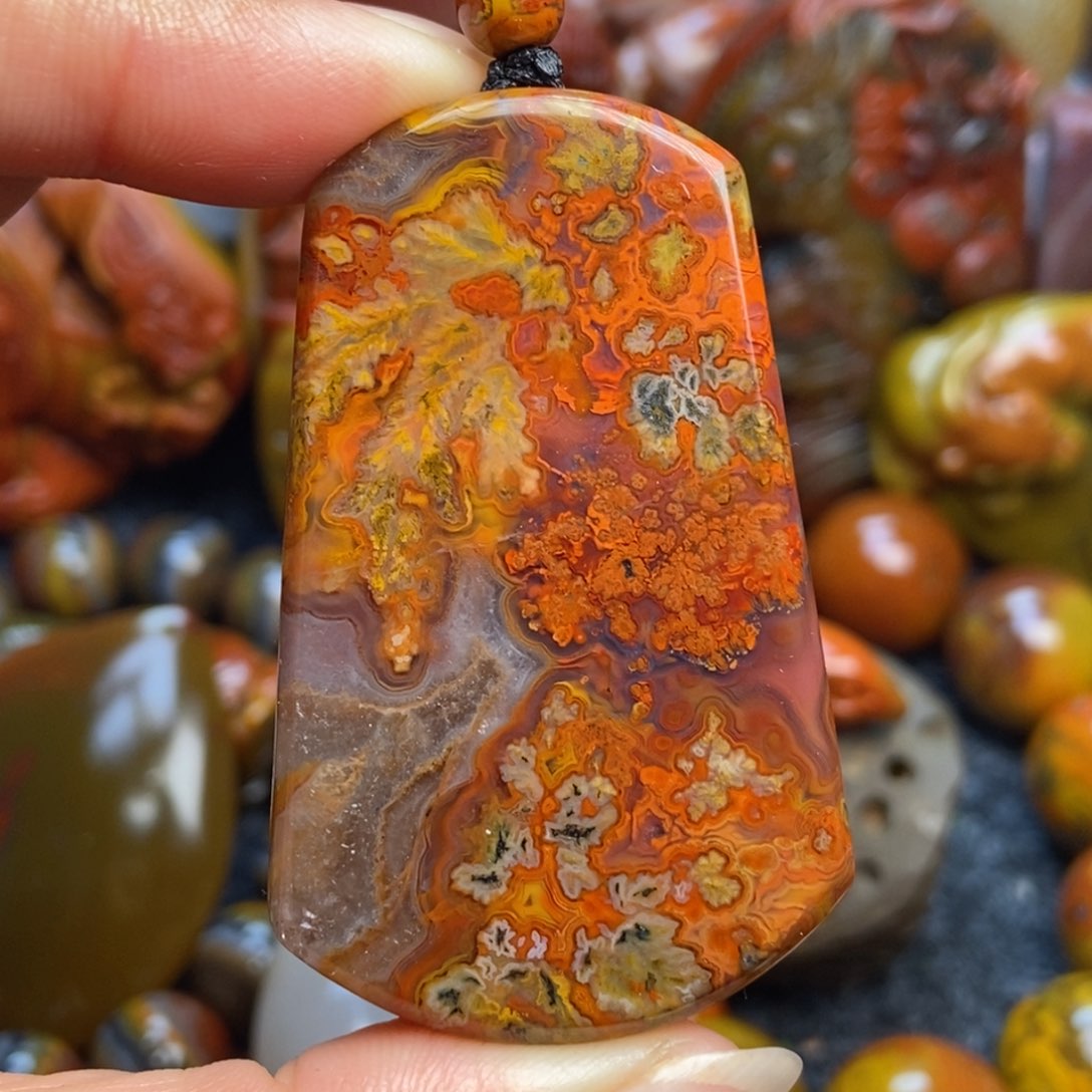 玛瑙/玉髓颈饰未镶嵌战国红