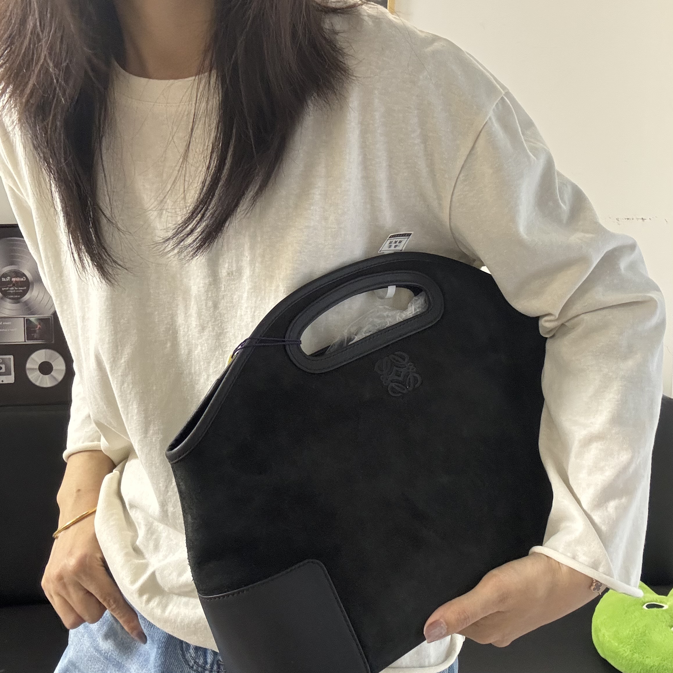 95新 LOEWE/罗意威 7黑色麂皮手拿手提包