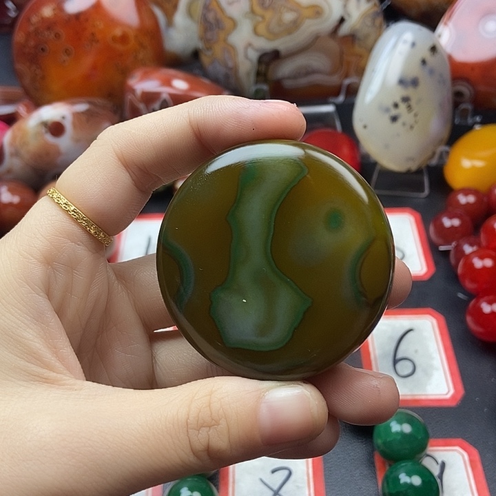 曲***玛瑙/玉髓未镶嵌珠宝奇石