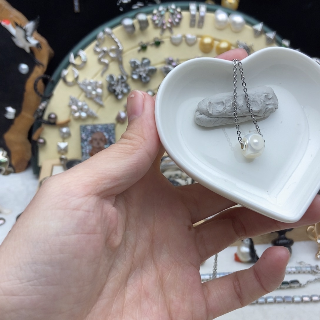 画框淡水珍珠钛钢骰子吊坠