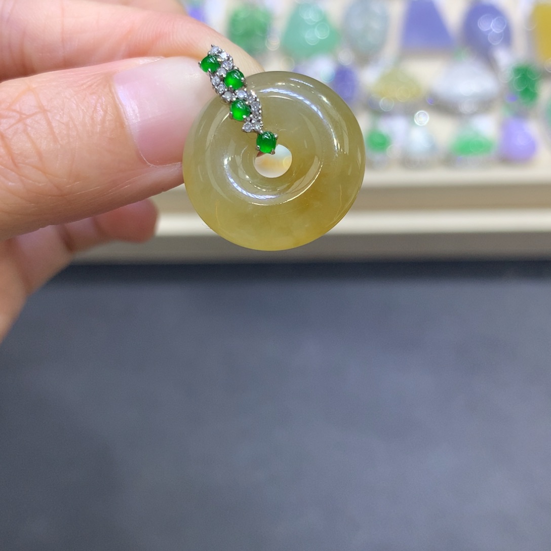 翡翠18K金镶嵌颈饰翡翠