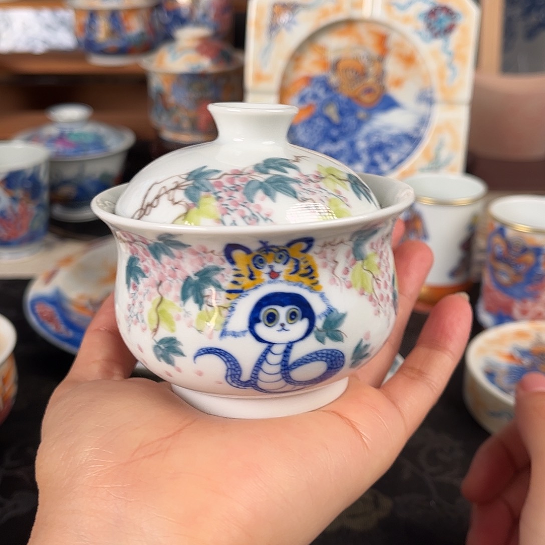 釉下五彩小蛇盖碗老虎帽