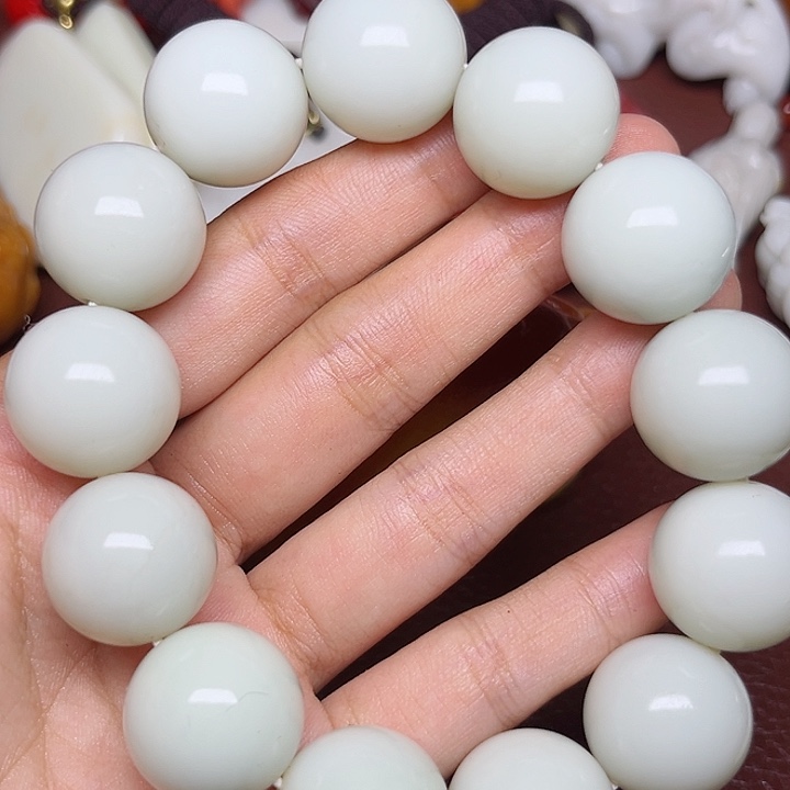 似***识和田玉未镶嵌颈饰