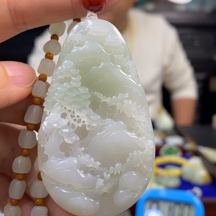 再***逢和田玉未镶嵌颈饰