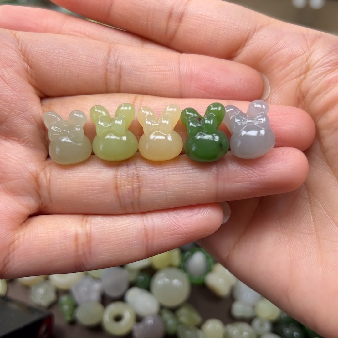 和田玉未镶嵌颈饰98一个多样性发其一