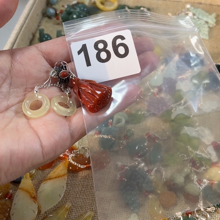 蛇纹石玉耳饰未镶嵌姜*