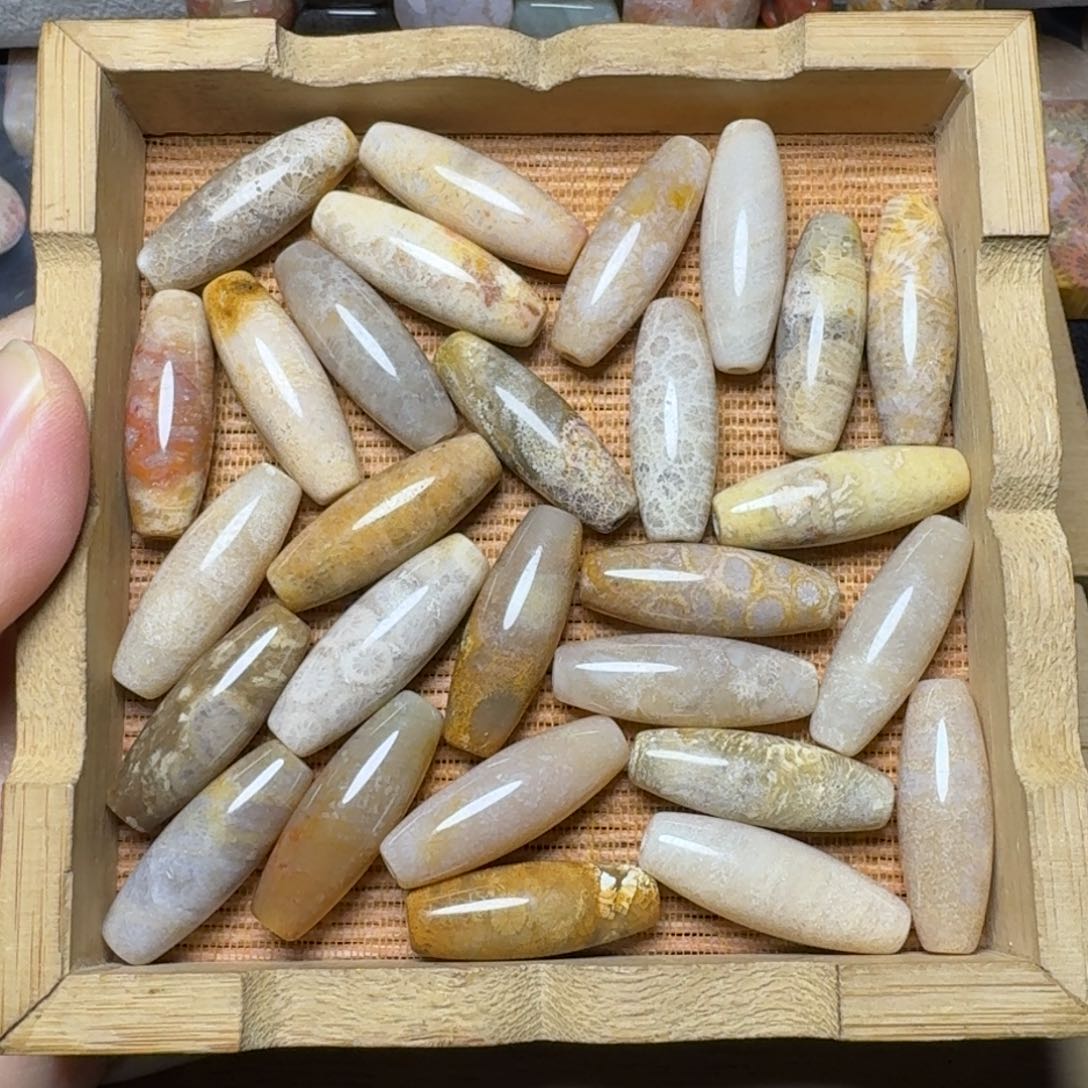 硅化玉33颗长桶珠未镶嵌