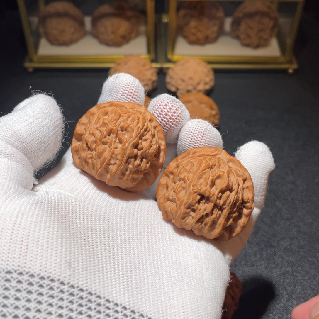 文玩核桃吊坠39白狮子