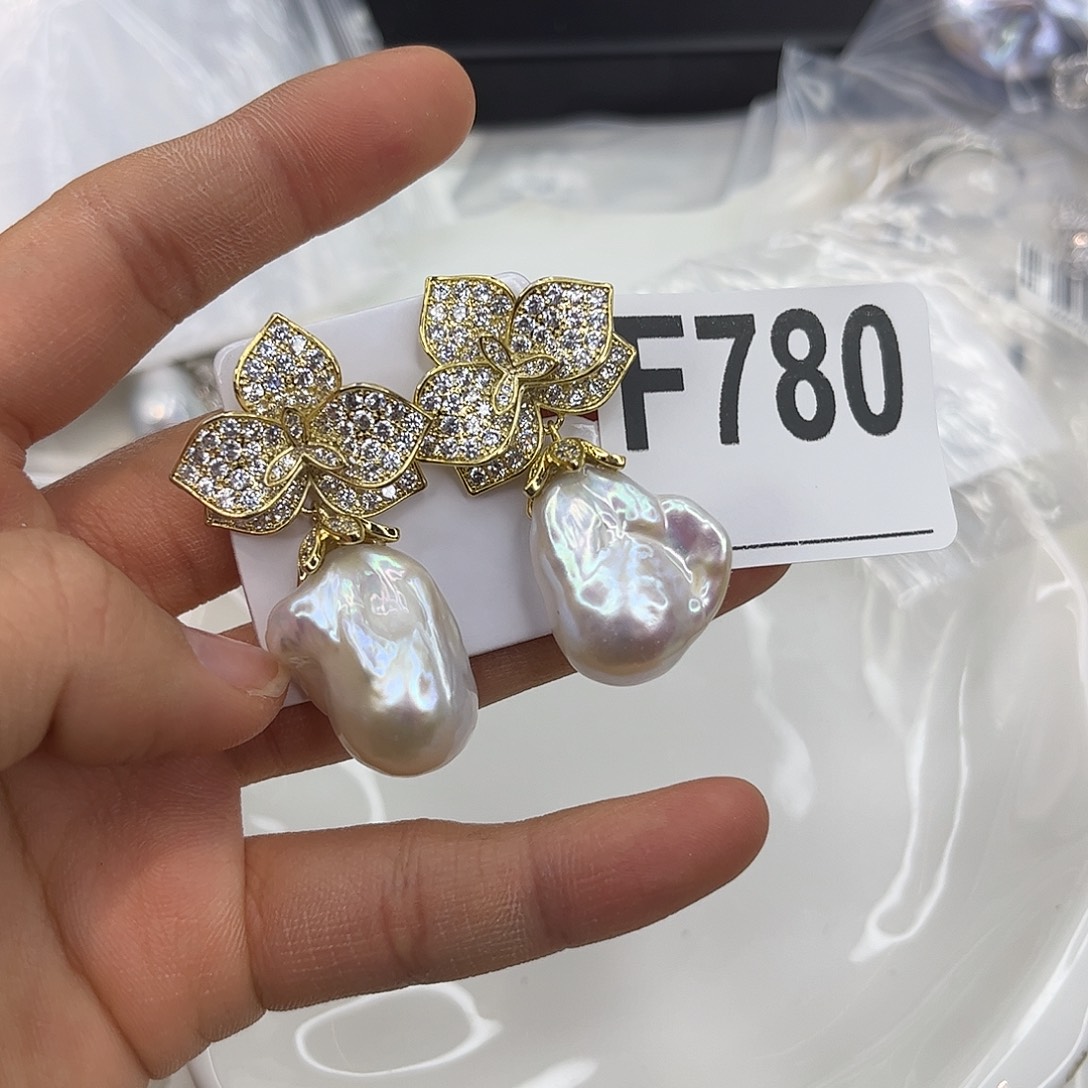 淡水珍珠合金耳饰