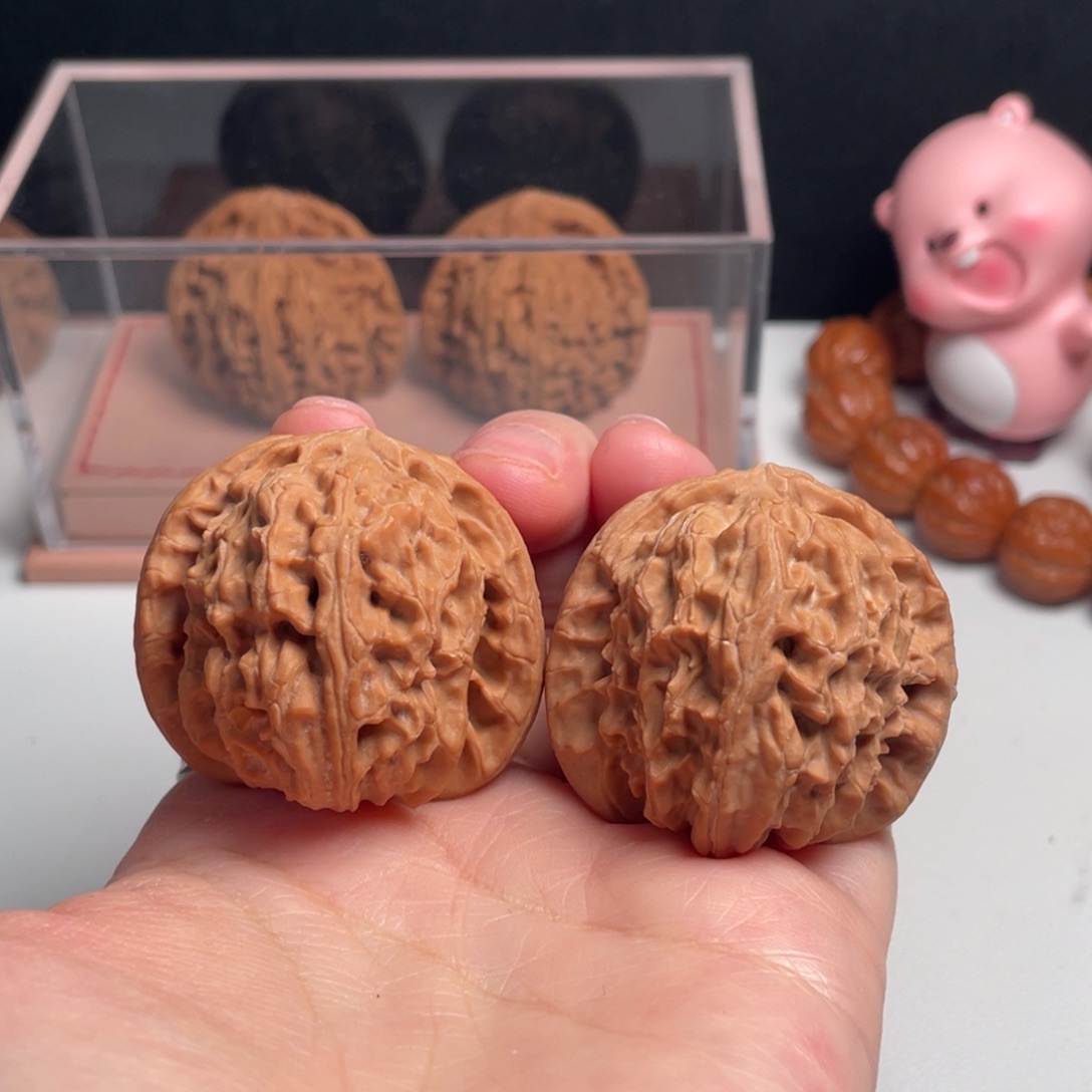 文玩核桃吊坠白狮子