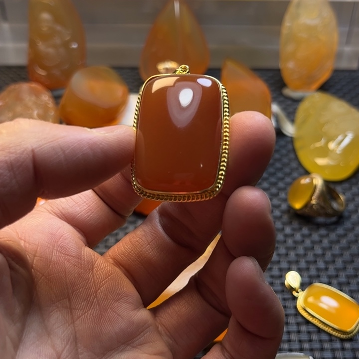 文***西石英质玉未镶嵌旦面