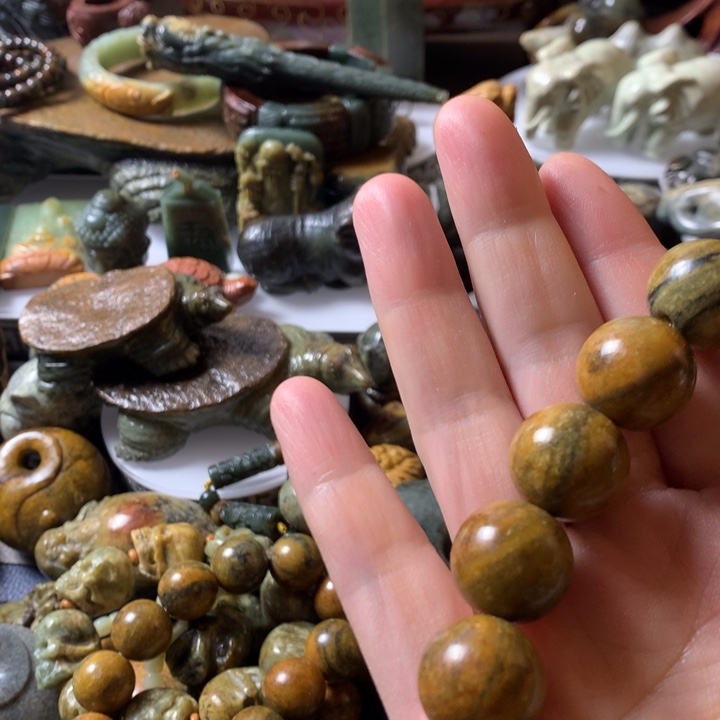 岫岩河磨玉（透闪石质玉）手链未镶嵌