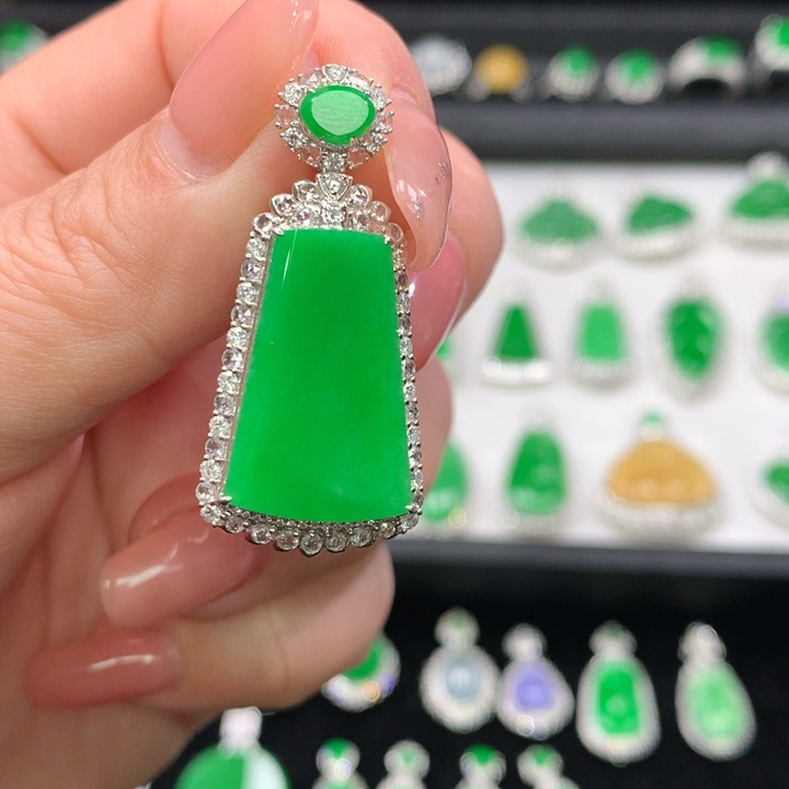 翡翠吊坠(不含链)18K金镶嵌