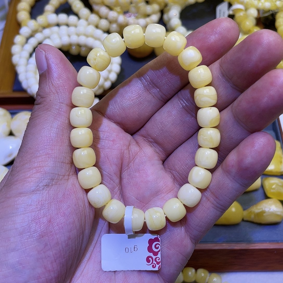 蜜蜡手串未镶嵌?**猫9.3特浓白