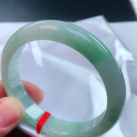 翡翠手镯未镶嵌翡翠手镯未镶嵌