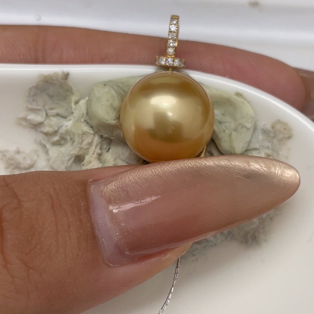 一***青颈饰18K金镶嵌海水珍珠