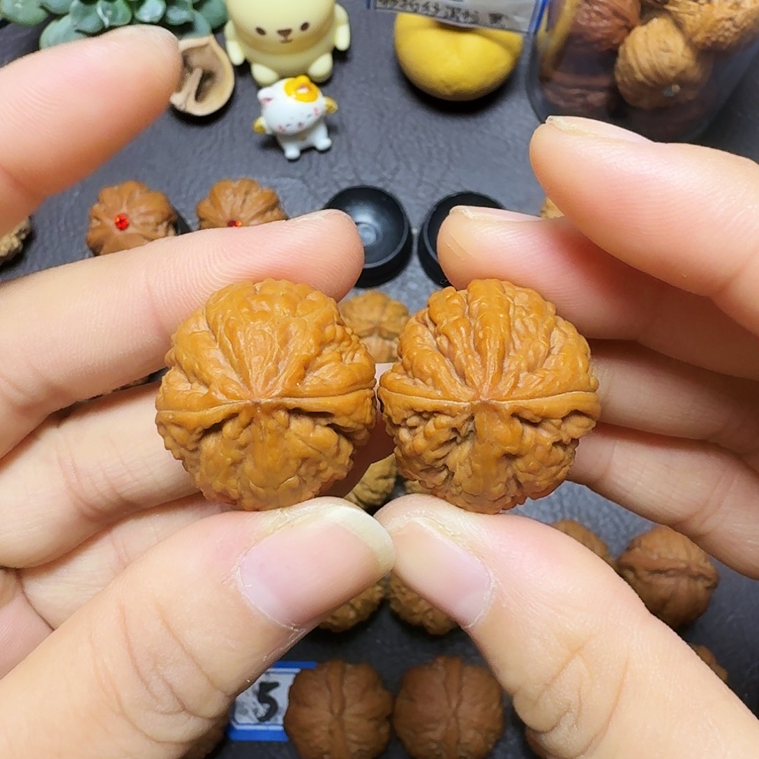 丢***。文玩核桃把件27尺焖尖龙纹元宝