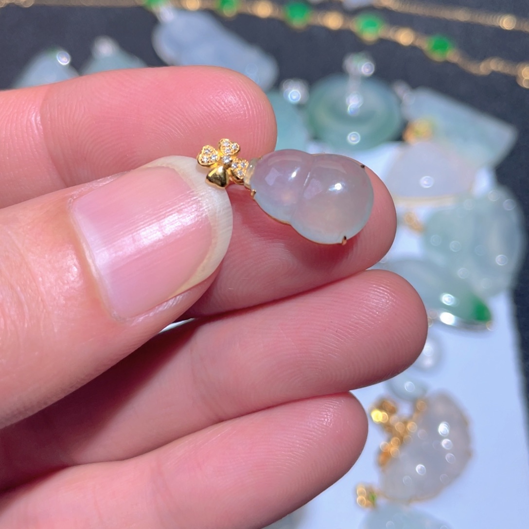 翡翠颈饰18K金镶嵌翡翠