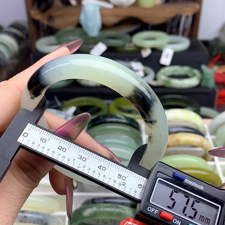 蛇纹石玉手镯未镶嵌752
