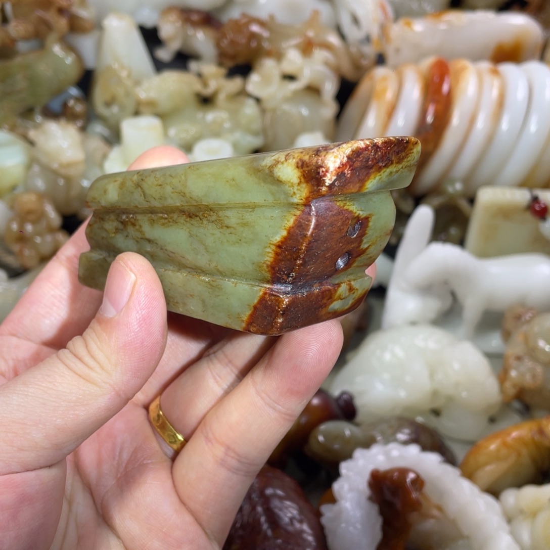 和田玉未镶嵌把件