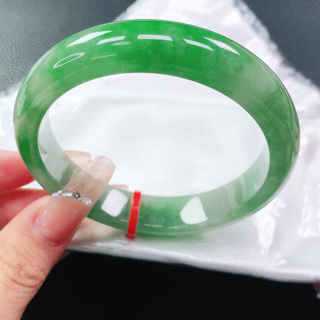 翡翠手镯未镶嵌59圈