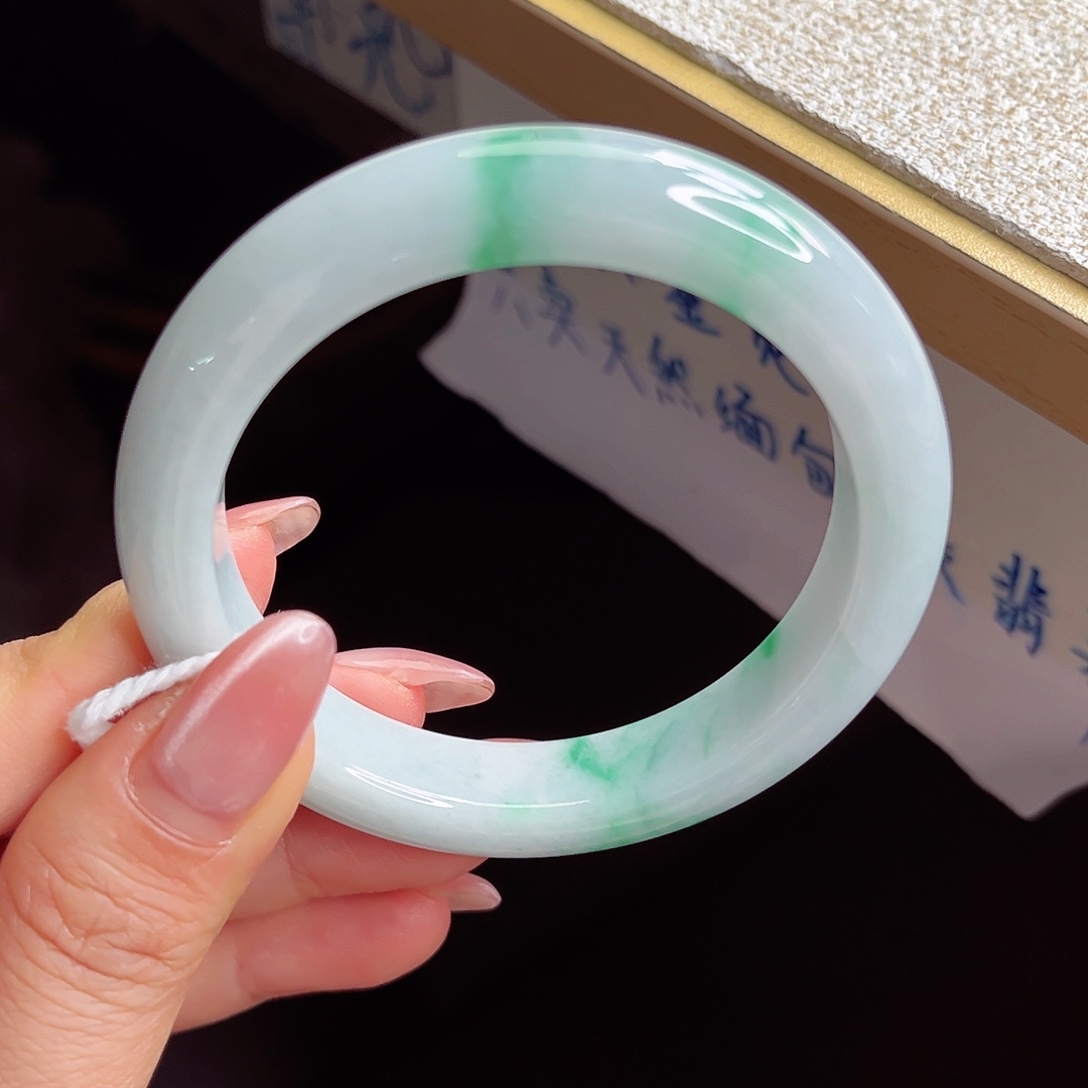 翡翠未镶嵌手镯手镯