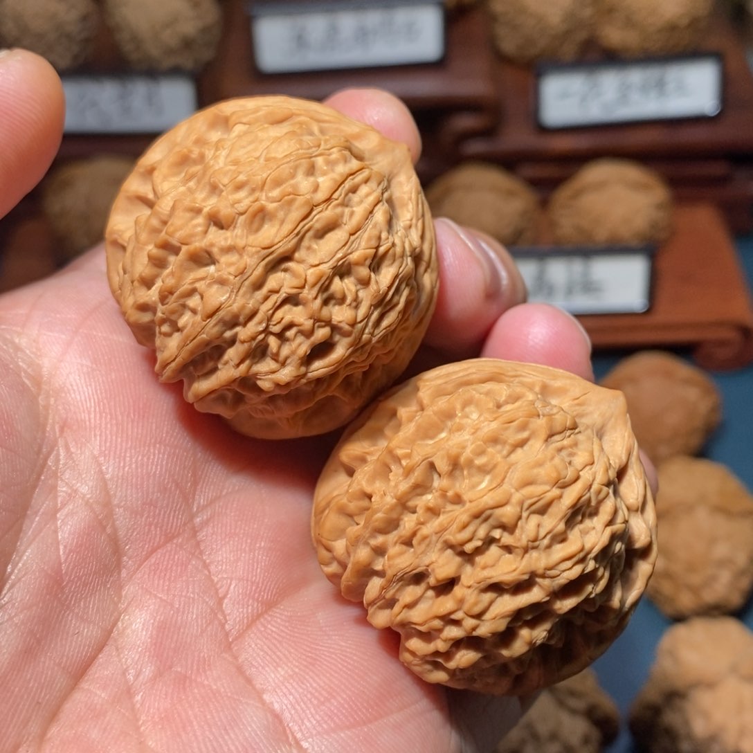 文玩核桃把件野生