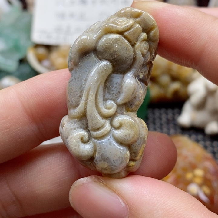 硅化珊瑚（珊瑚玉）颈饰未镶嵌