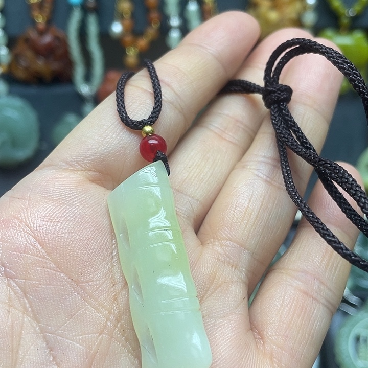 未镶嵌蛇纹石玉颈饰