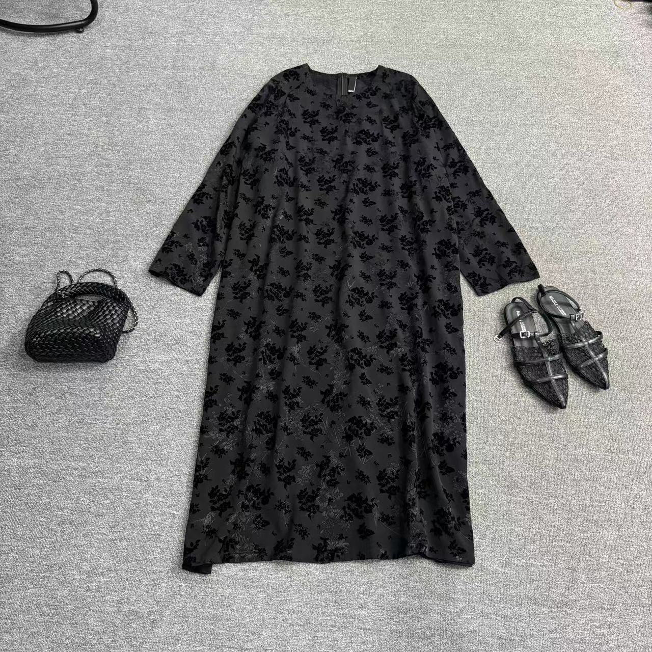 瑶睿安240斤原创设计秋季长袖大码连衣裙刺绣长裙宽松 3324