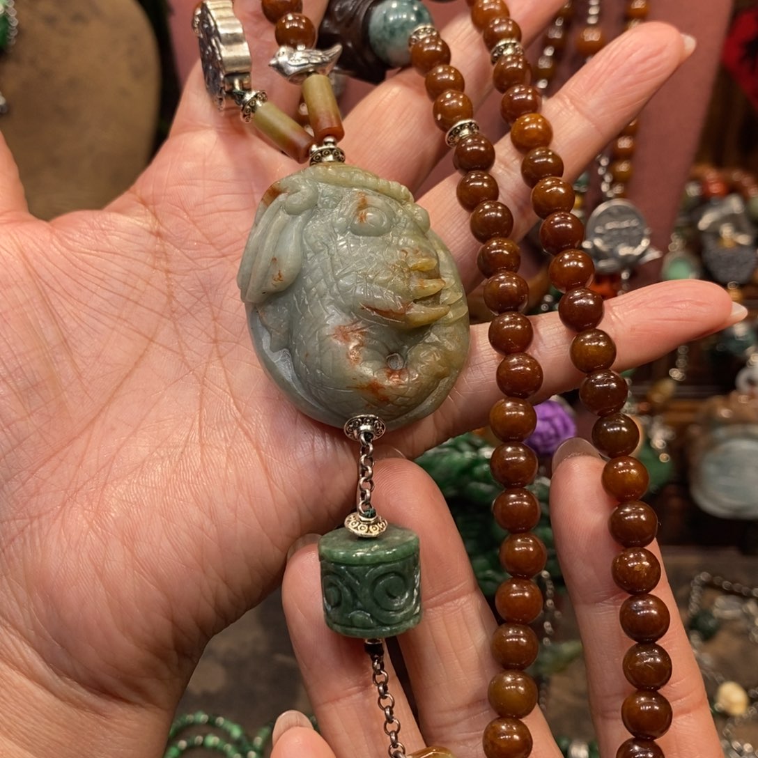 翡翠吊坠(赠链)未镶嵌