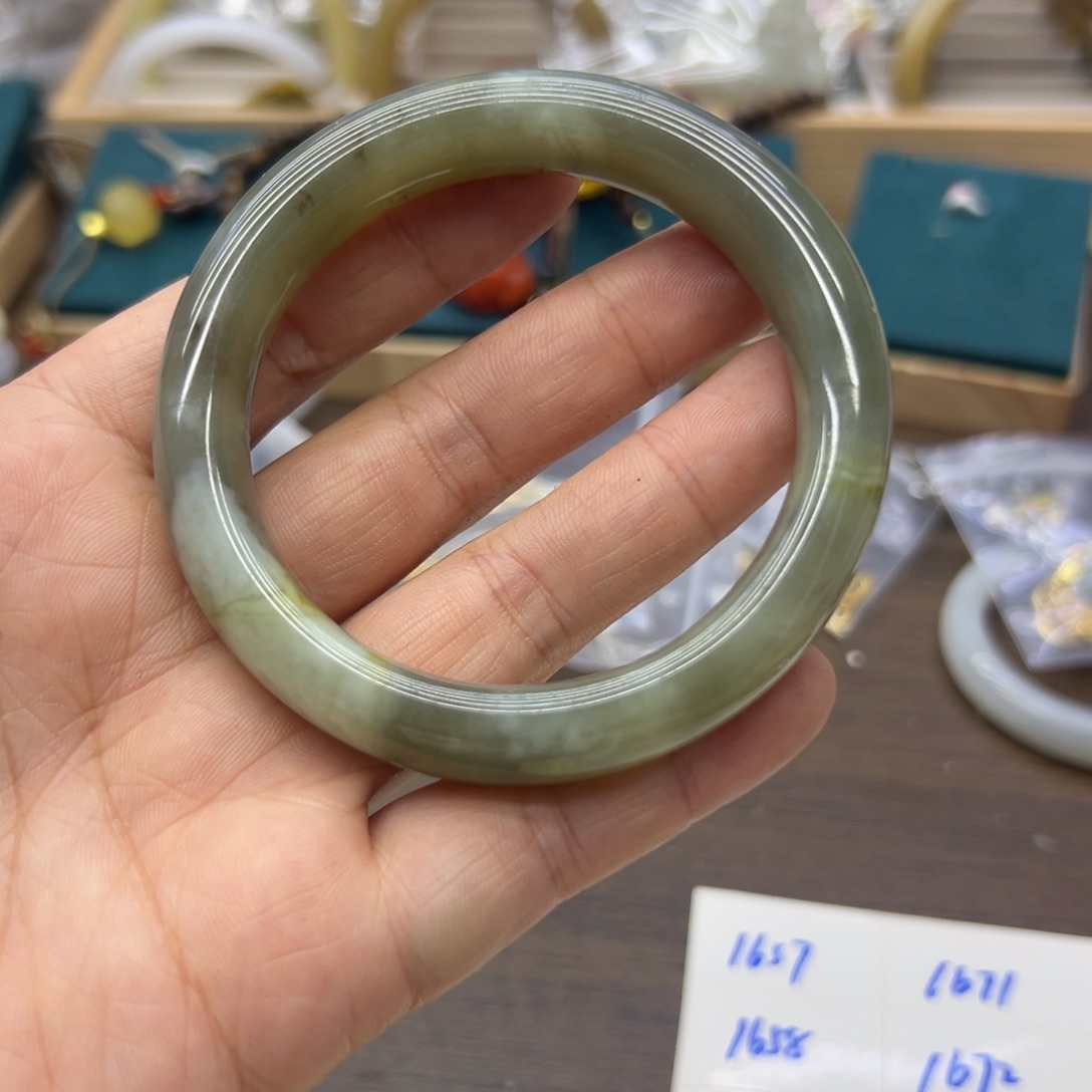 和田玉未镶嵌手镯58.1圈围1684