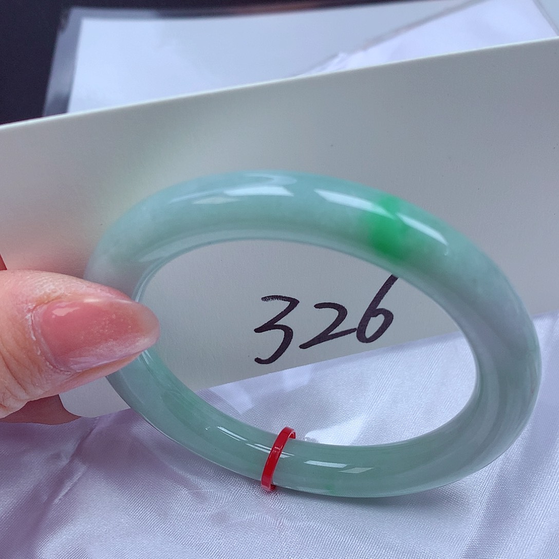 翡翠手镯未镶嵌翡翠