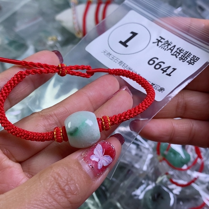 翡翠颈饰未镶嵌吊坠