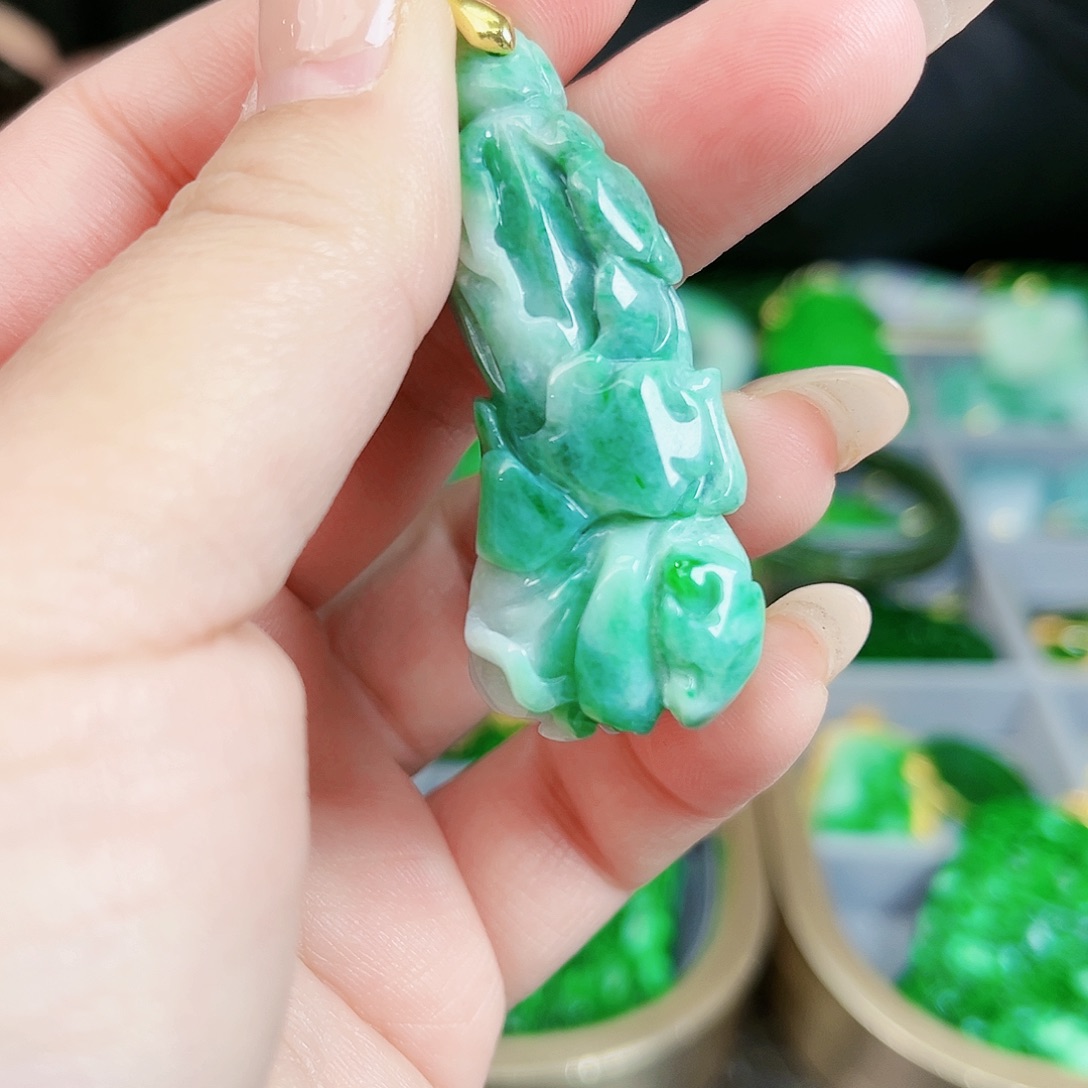 翡翠颈饰未镶嵌吊坠