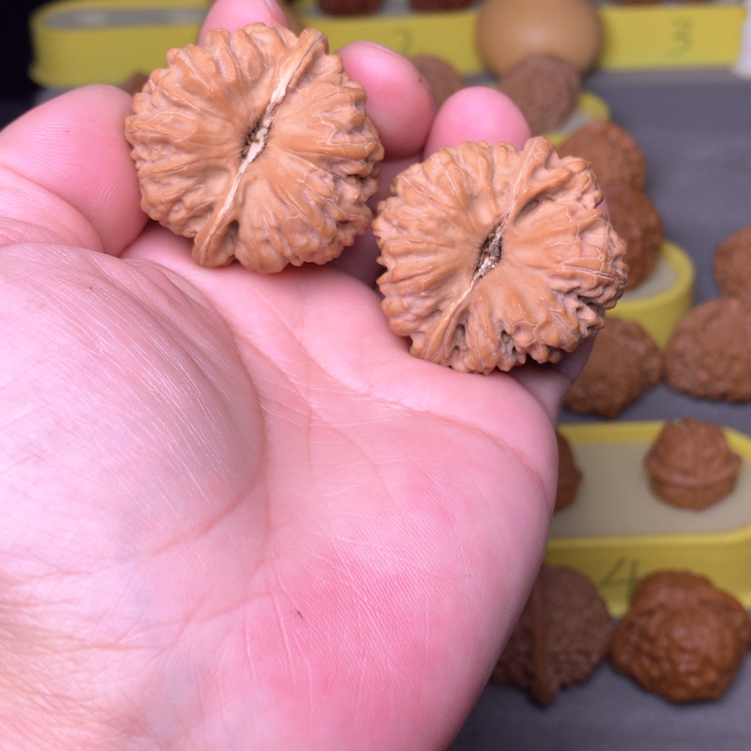 文玩核桃吊坠平谷聚宝盆