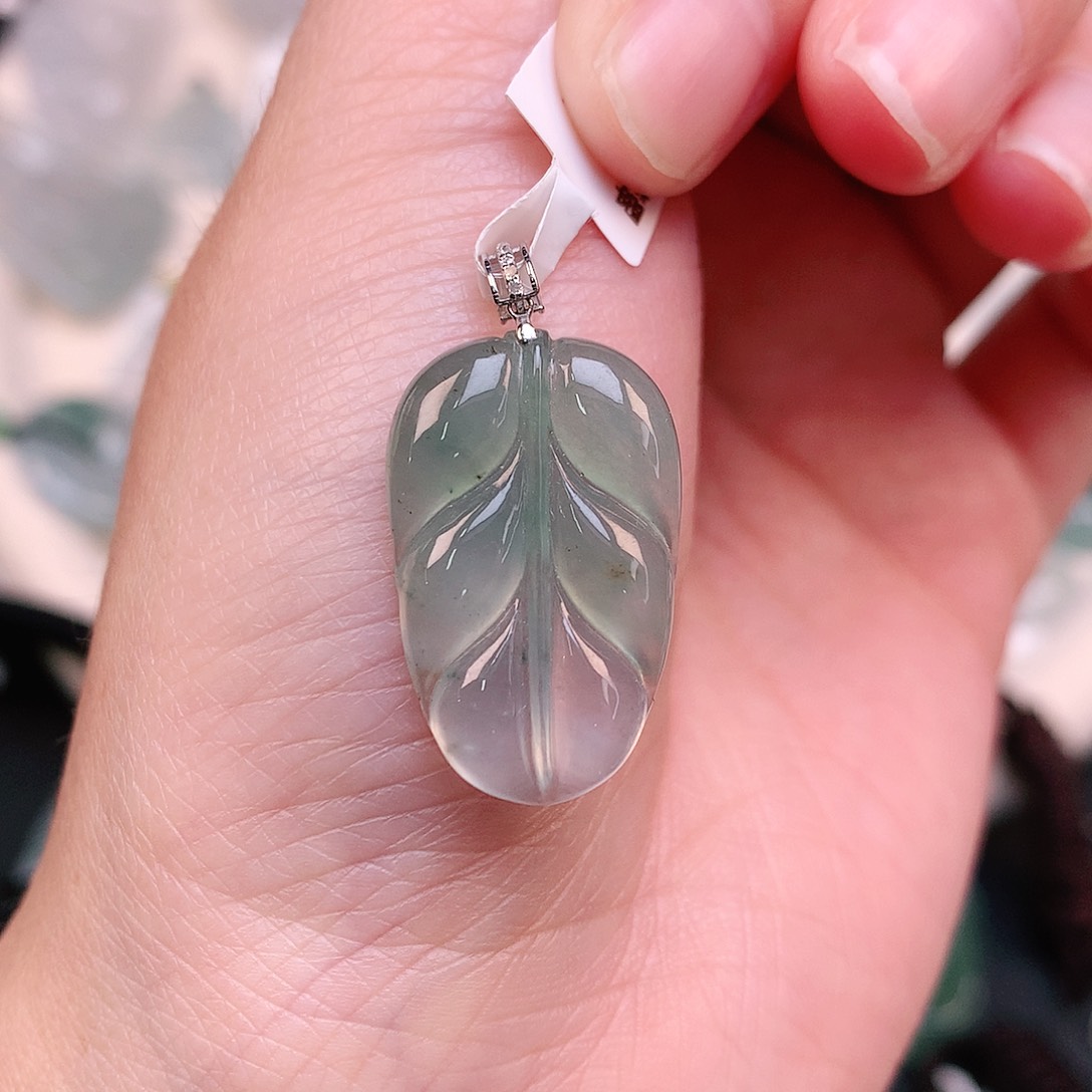 翡翠颈饰18K金镶嵌冰绿叶29.5、24、15.2、4