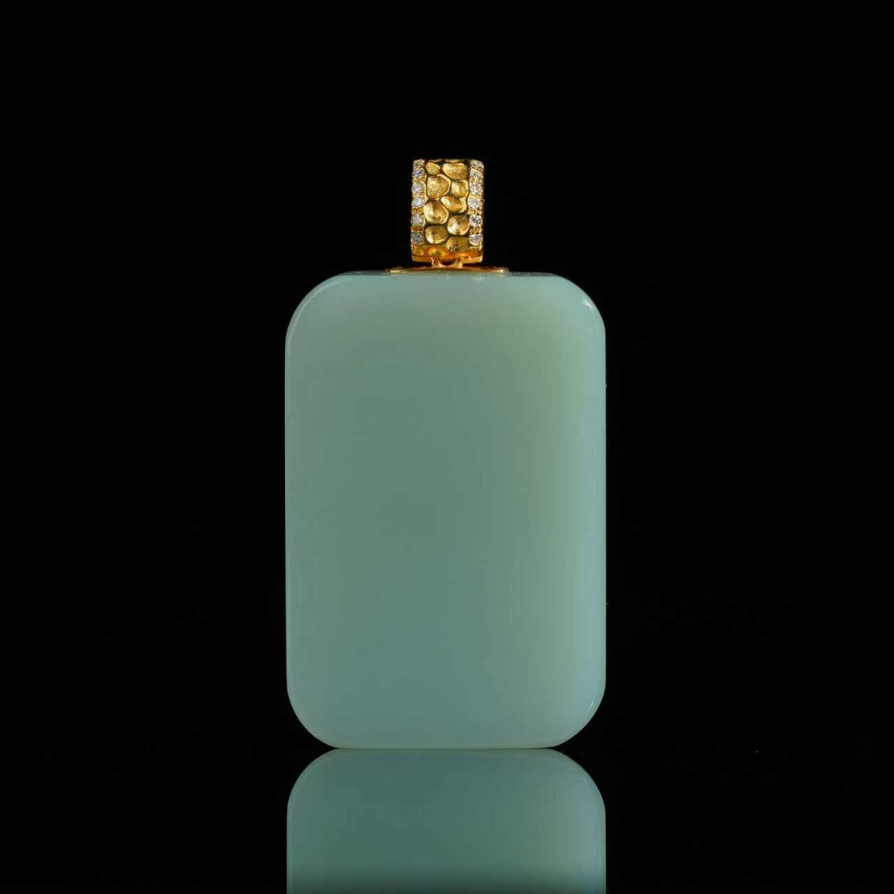 【慧子臻选】18k金和田玉粉青无事牌吊坠 不含链 G99