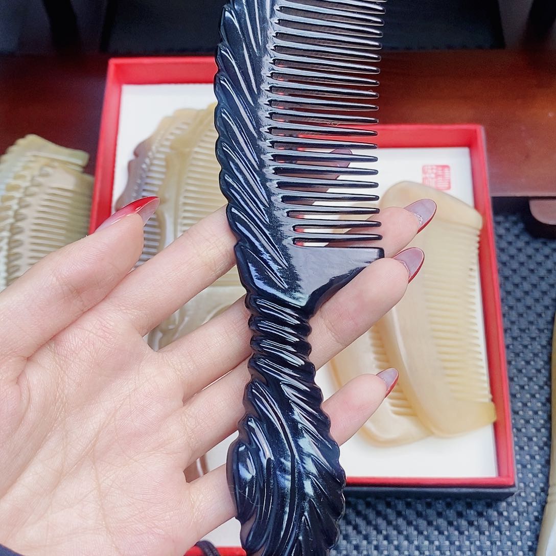 纯手工制作纯牛角梳子