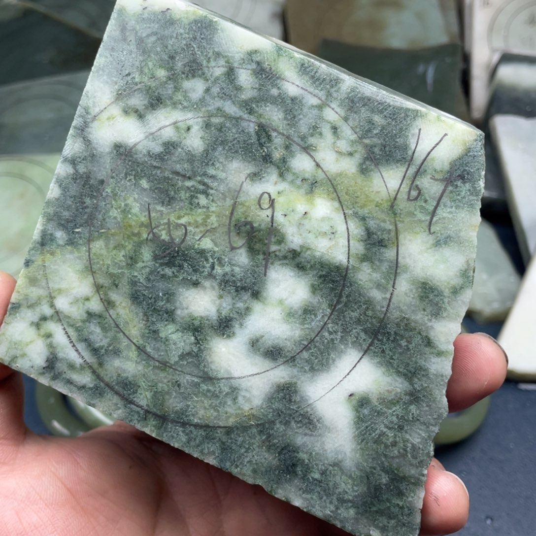 独山玉未镶嵌珠宝奇石定制手镯