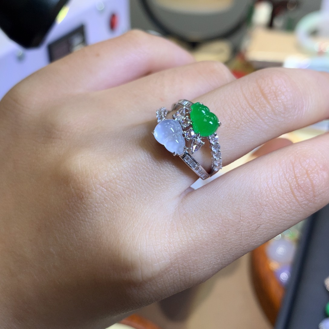 翡翠18K金镶嵌颈饰翡翠