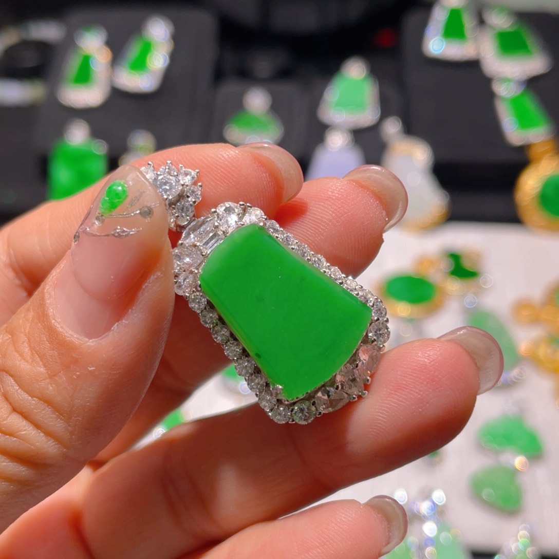 翡翠颈饰银S925镶嵌贝*妈精品