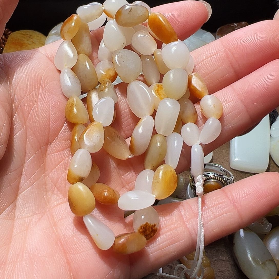 和田玉颈饰未镶嵌