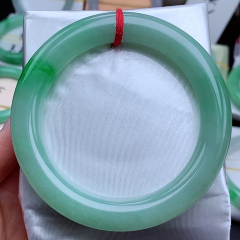 【闪购商品】翡翠手镯未镶嵌               圆条59