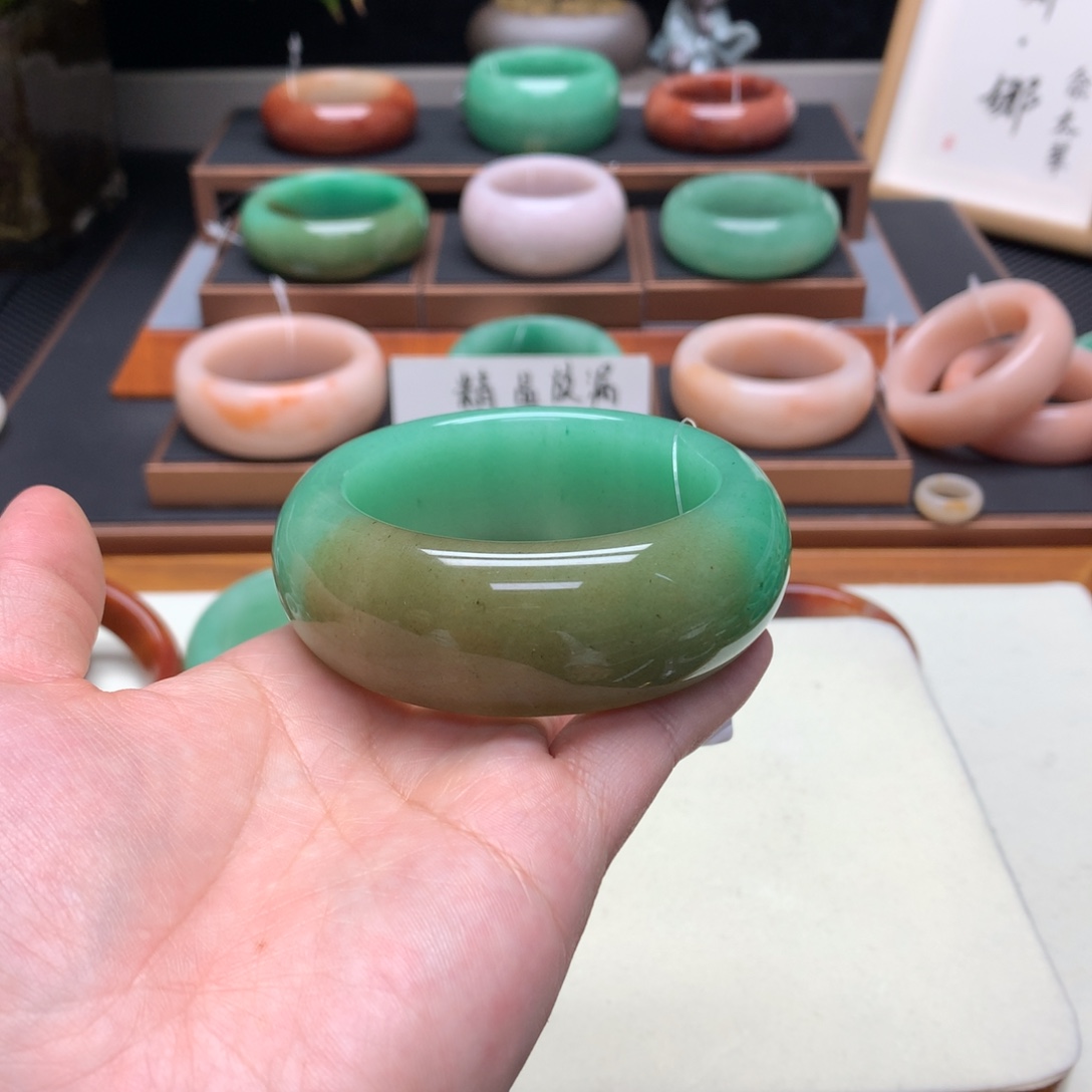 花***来石英质玉（非洲翠）未镶嵌舍