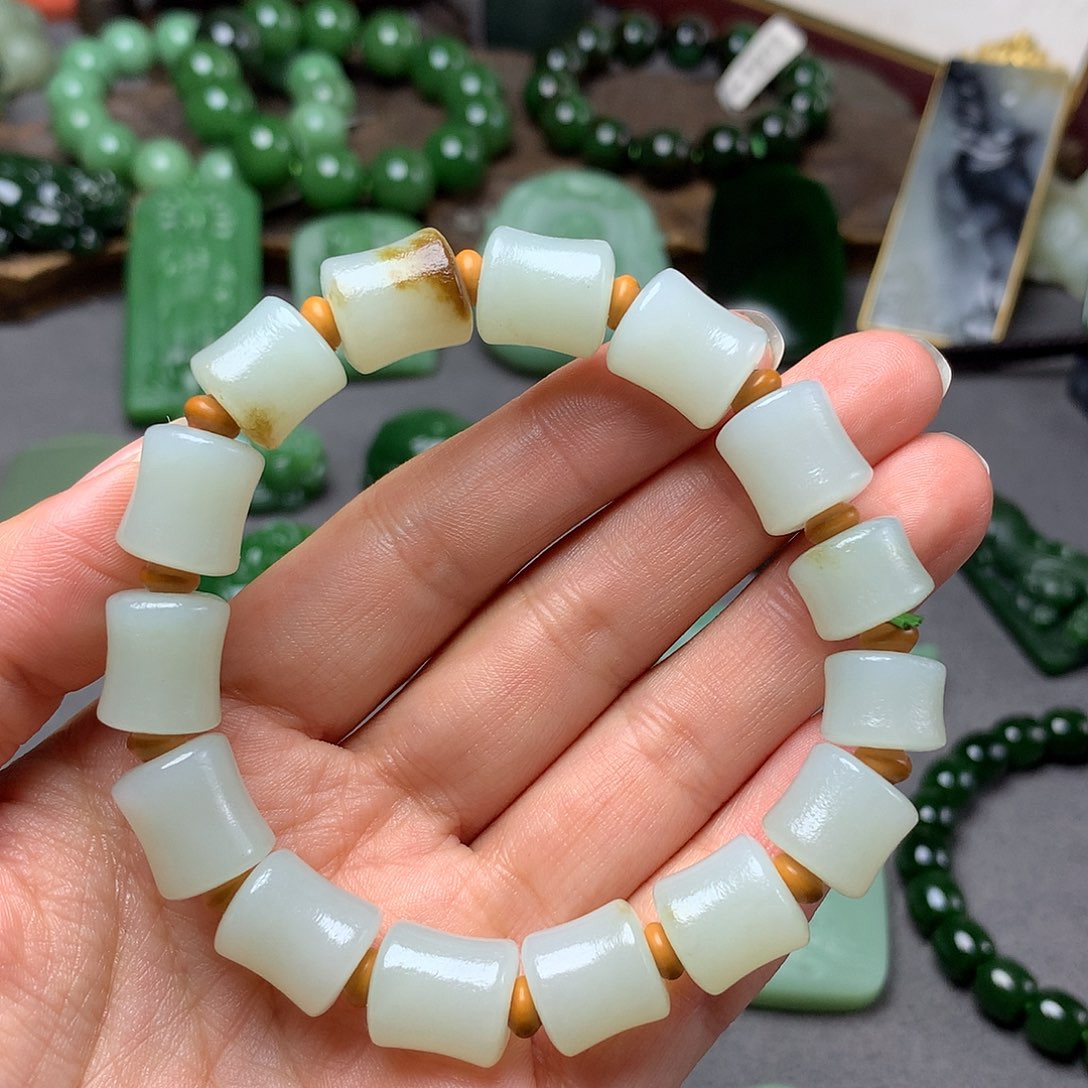 和田玉颈饰未镶嵌手串